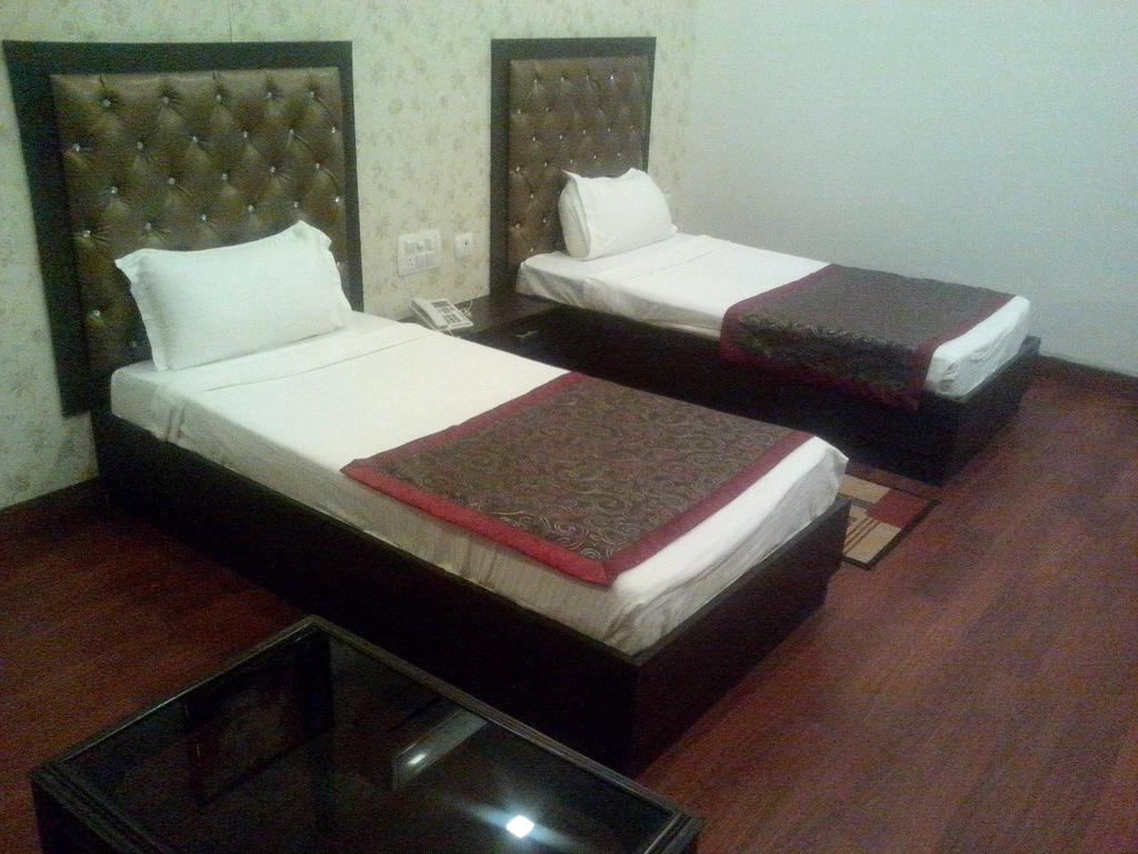 Hotel Krishna International Vrindāvan Δωμάτιο φωτογραφία