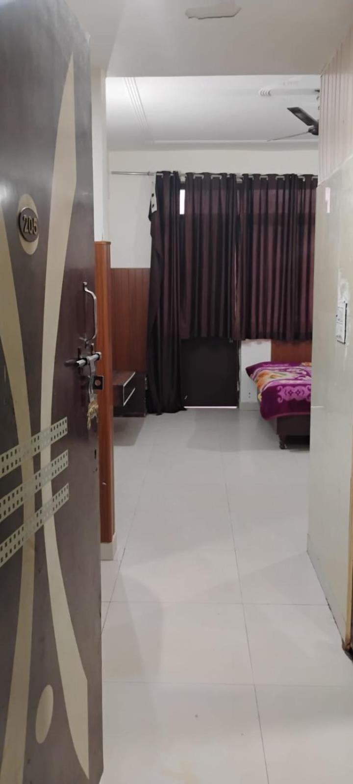 Hotel Krishna International Vrindāvan Εξωτερικό φωτογραφία
